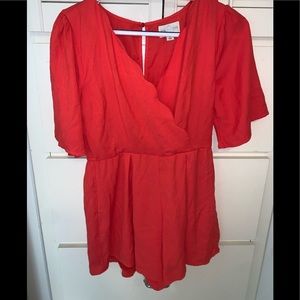 CUTEST romper💓💓 scalloped around the neck line!